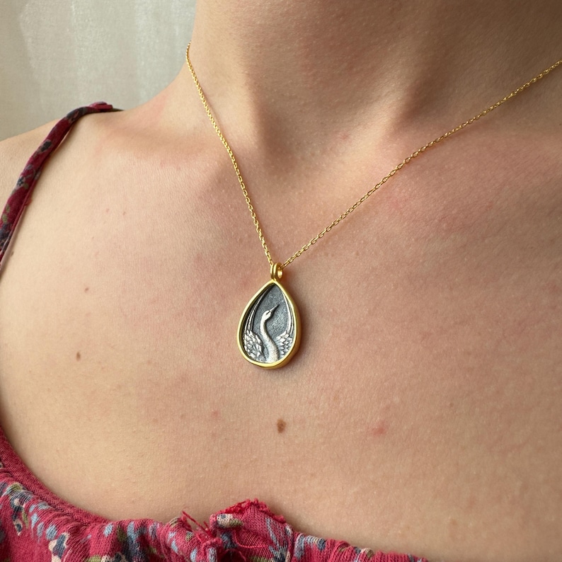 Crane Necklace, Solid 925 Sterling Silver Minimal Bird Charm, Crane Portrait Pendant, Animal Necklace, Gift for Bird Lover, Unique Jewelry