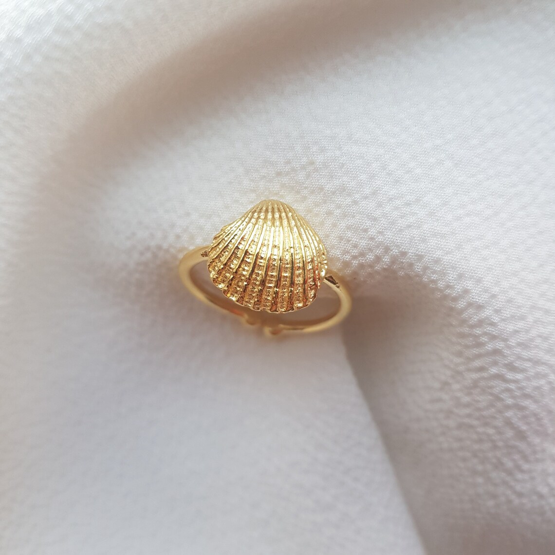 Oyster Adjustable Ring Gold