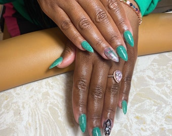 Malachite Gemstone Healing Crystal Press On Stilleto Shape Short