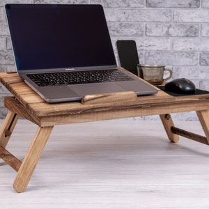 Soporte de madera para MacBook // Soporte para computadora portátil personalizado, bandeja de cama de madera, escritorio portátil, mesa de cama de madera, soporte de escritorio plegable, soporte para computadora portátil plegable
