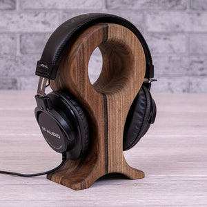 Personalized wooden headphone stand || walnut wood headphone hanger, Gamer gift, headphone holder, music lover gift, custom Game gift