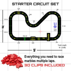 Puede incluir: Un diagrama en blanco y negro de una pista de carreras de canicas con una cuadrícula de 3' por 5'. La pista está etiquetada con características como "Start Line", "Speed Reducer", "Short Track", "Riser" y "Booster". La pista tiene 16' (4.9M) de largo. El texto "3D CLIPS INCLUDED" está en la parte inferior de la imagen.