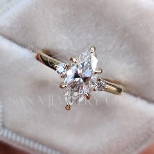 1.5 CT Moissanit Verlobungsring im Marquise Schliff, 14K Gelbgold, Triologie Ring, Drei Stein Ring, Geschenk für Sie