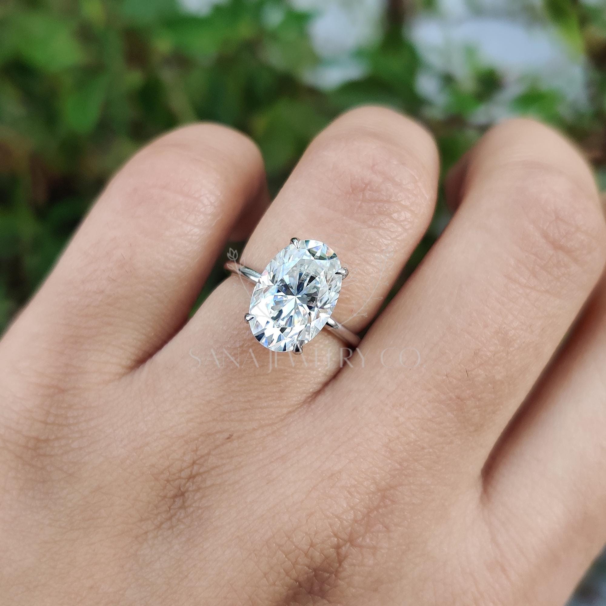 3カラットのオーバルカットモアッサナイトのエンゲージリング、14K