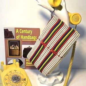 Cartera de mano vintage de los años 50 con cable telefónico, 26,5 x 15,2 cm, cierre de cremallera, forro azul, bolso de mano con espiral de plástico, pieza de colección