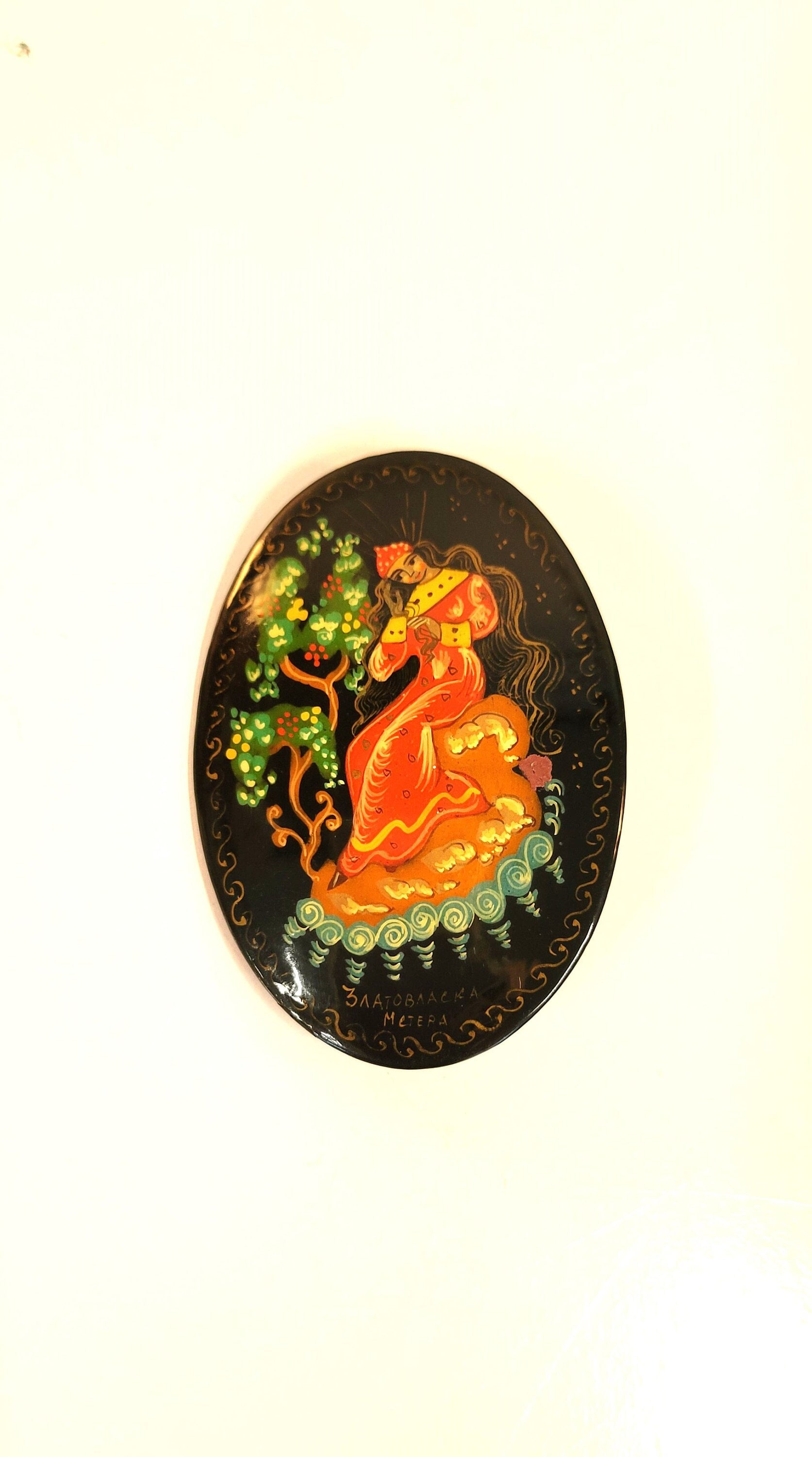 Vintage Russian Lacquer Brooch from Palekh Broche Russe Métal Laqué Peint Main