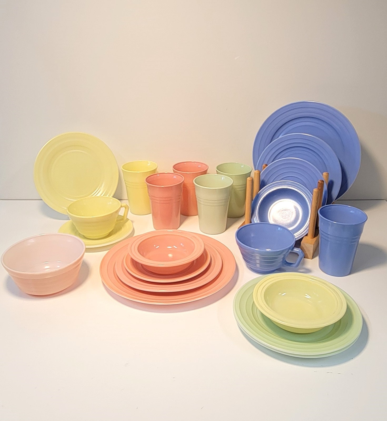 UPDATED 7/24: Vintage Hazel Atlas Moderntone Platonite Pastel