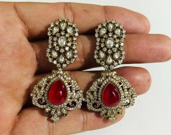 Rode doubletsteen Polki Kundan-oorbellen, Victoriaanse CZ diamanten studs, Sabyasachi geïnspireerde bruidssieraden, handgemaakte Indiase statement oorbellen