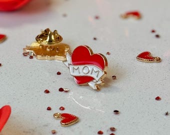 Mom heart pin | Mother’s Day Enamel Pin | Mother’s Day gift | Mom Gift | Heart pin | Pin/Badge