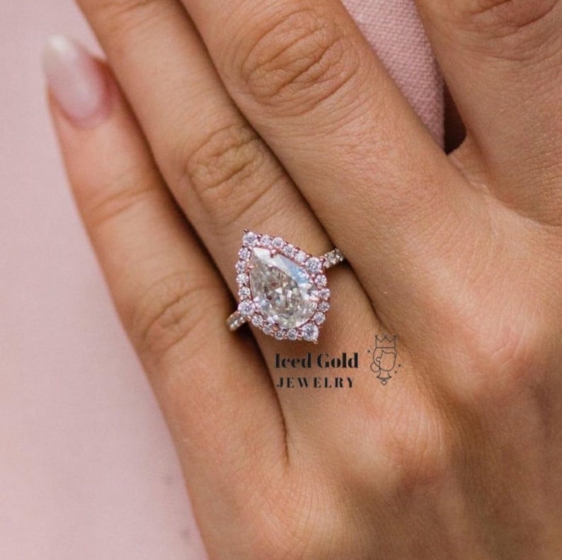 2.5 CT Pear Cut Moissanite Engagement Ring, Solitaire With Accen 2.5 CT Pear Cut Moissanite Engagement Ring, Solitaire With Accen