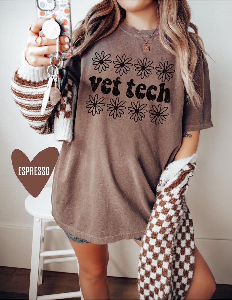 Comfort Color Floral Vet Tech Daisy Flower Shirt, Wildflower