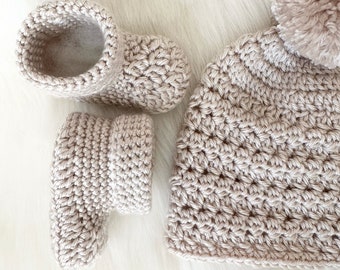 Baby hat and booties SET, newborn hat and boots, neutral baby booties set, beanie and boots UK, crocheted knot baby booties with hat