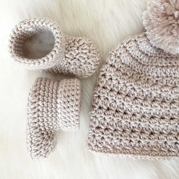 Baby hat and booties SET, newborn hat and boots, neutral baby booties set, beanie and boots UK, crocheted knot baby booties with hat