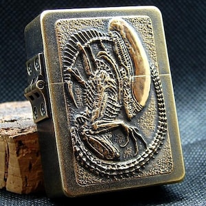 Xenomorph Alien Messing Sammlerfeuerzeug - Bronzerelief, limitierte Charge