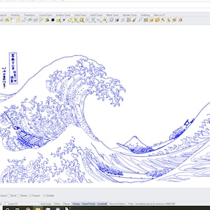 Puede incluir: Un dibujo de línea azul de la Gran Ola de Kanagawa, una famosa estampa japonesa en madera de Hokusai. La ola se representa como una ola grande y poderosa que se estrella sobre un barco con el monte Fuji en el fondo. El texto japonés en la imagen dice "神奈川沖浪裏" (Kanagawa oki nami ura), que se traduce como "Bajo la ola frente a Kanagawa."