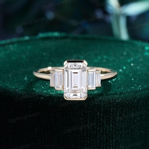 Einzigartige Moissanite Verlobungsring im Smaragdschliff Cluster Baguette Verlobungsring Massivgoldring Lünette Art Deco Brautversprechen Jahrestag