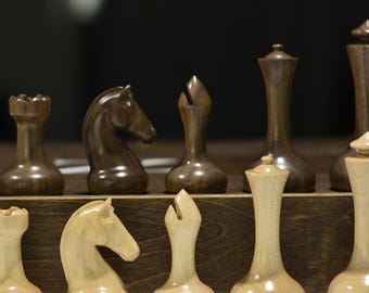 The Pindus Schachset, Walnuss Schachfiguren mit 10 cm König, handgemachte Schachfiguren, schwer gewichtet von SSW, Walnuss-Ahorn, Geschenk für ihn