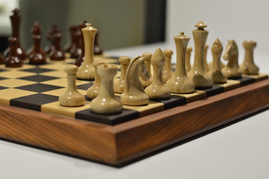 SGW製の木製チェスセット、手作りのローズウッドボードと「ピンダス