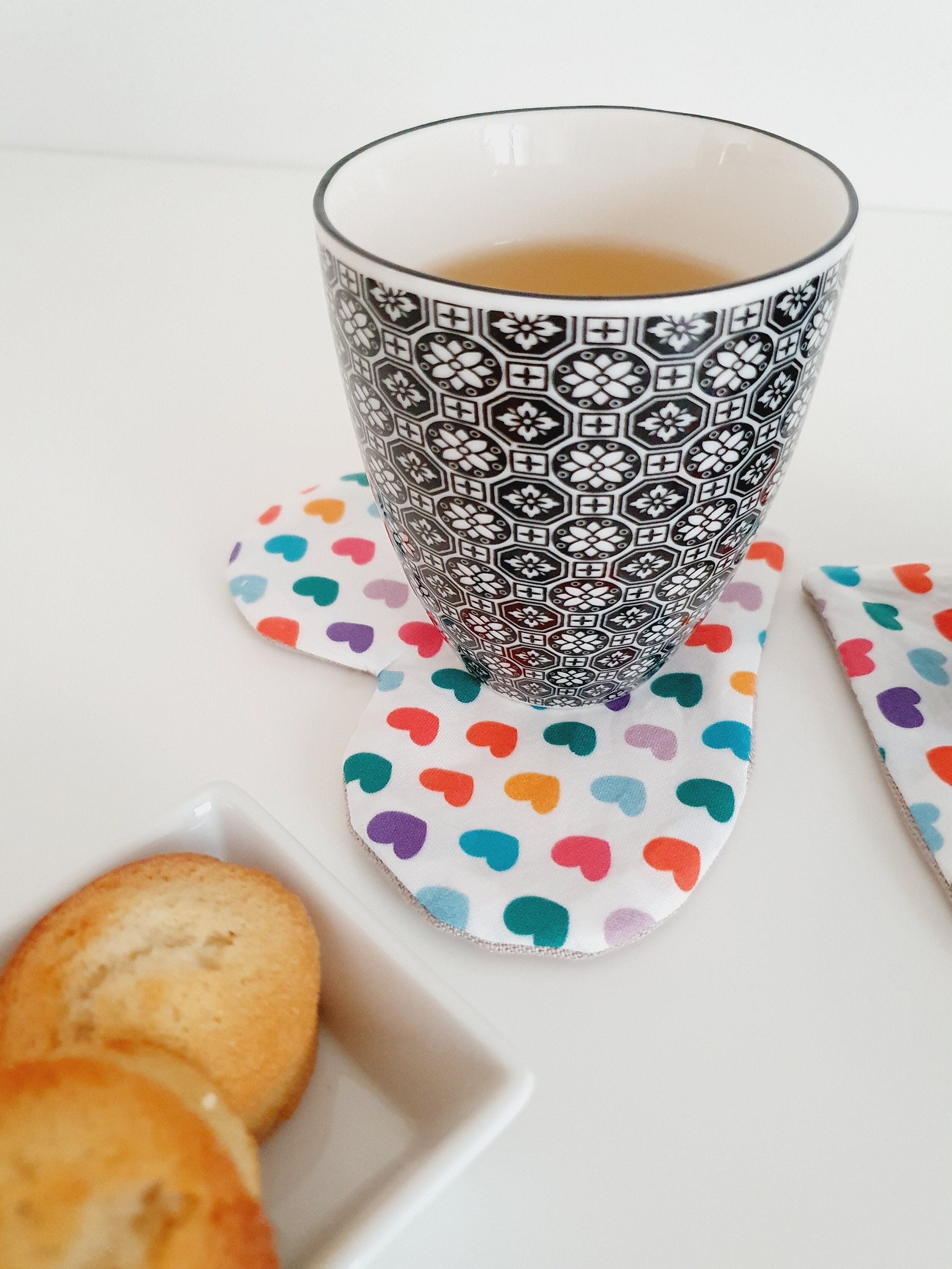 Set de 2 Sous Verres ou Tasses Molletonnés Forme Coeur en Lin et Tissu Coloré Pour La Saint-Valentin