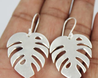 Orecchini pendenti a forma di foglia di Monstera in argento sterling: gioielli boho con motivo vegetale