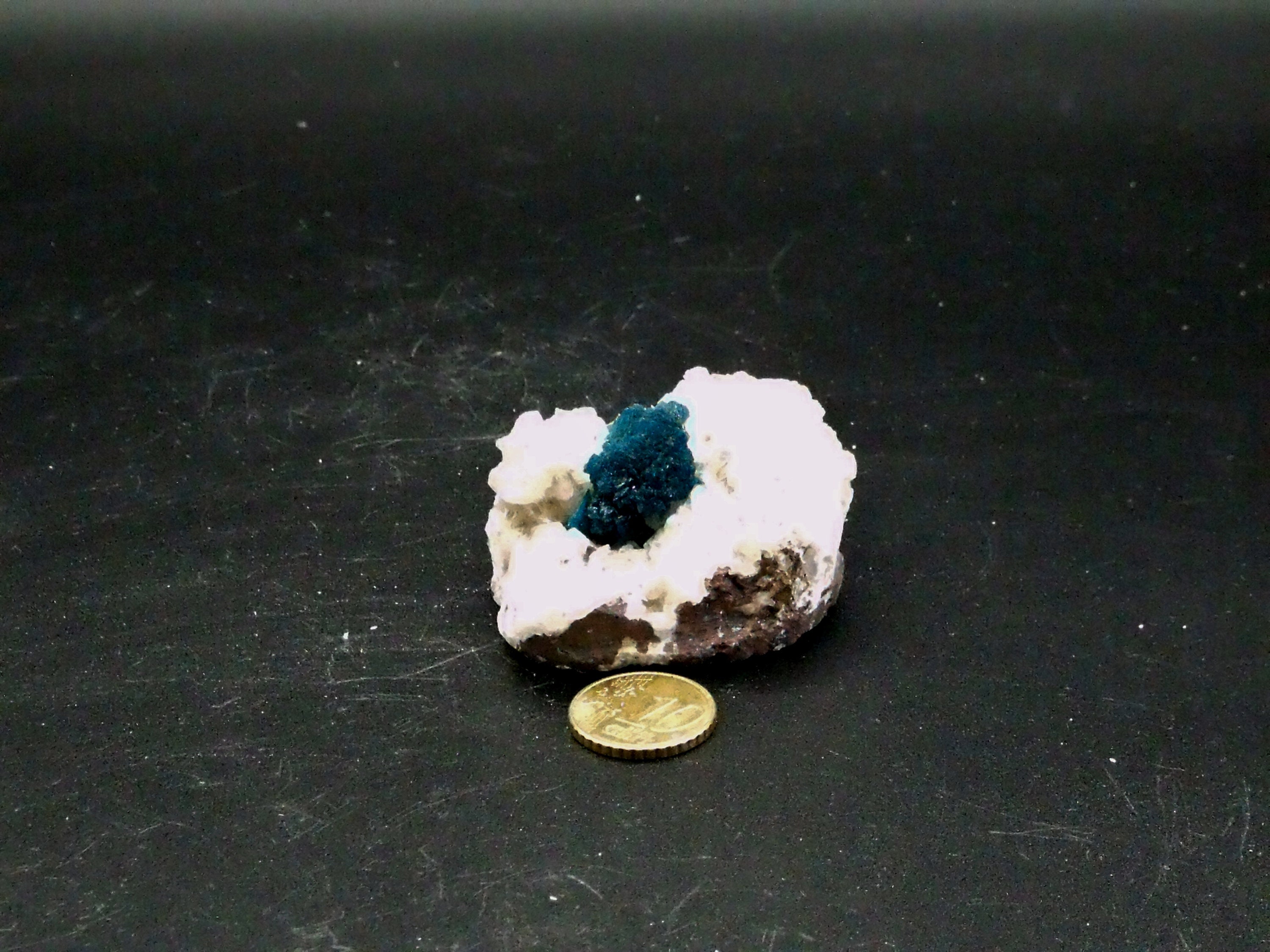 Cavansite , Grosse Cristallisation Centrée sur Petite Gangue Wagholi Inde 80 G -Minéraux de Collecti