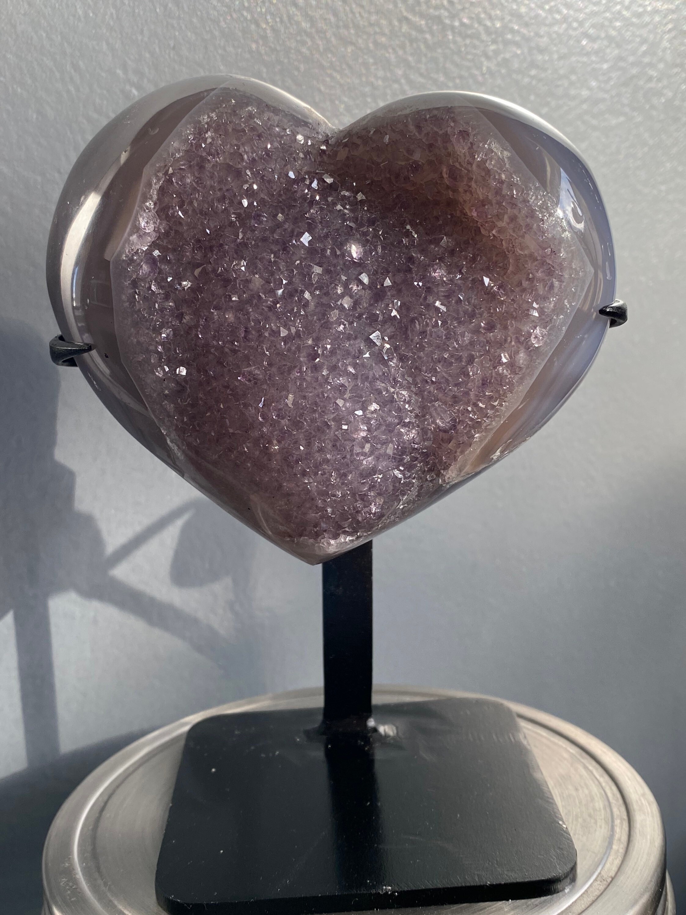 Cœur Améthyste et Agate sur Pied // Pierre de Collection Druse d'améthyste