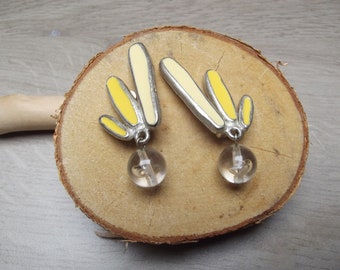 Boucles d'oreilles pendantes clip pétales vintage de la créatrice française Biche de Bere amusantes mignonnes originales