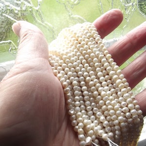 95 AA perles d'eau douce nacre blanches irrégulières 3-4 mm TIA-64 image 1