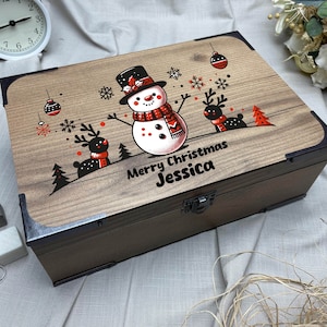 Scatola dei ricordi in legno fatta a mano con pupazzo di neve e renna personalizzabile per Natale - Regalo di Natale unico e contenitore per ricordi