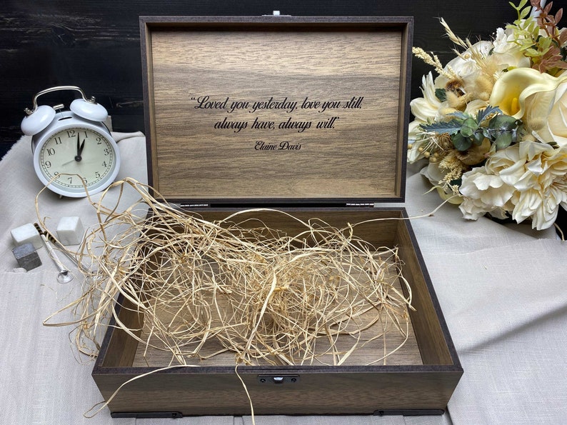 Caja de regalo de madera, recuerdo personalizado hecho a mano para él/ella, caja de madera personalizada vacía de boda, regalo romántico en blanco imagen 4