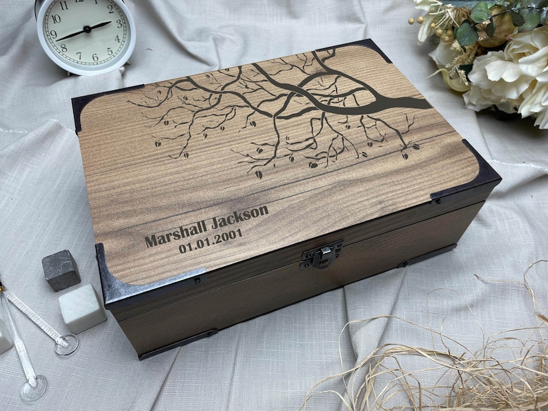 Boîte cadeau personnalisée pour mari/petit ami/garçon/enfants, idée cadeau de branches darbre masculines, boîte à souvenirs personnalisée faite à la main image 1