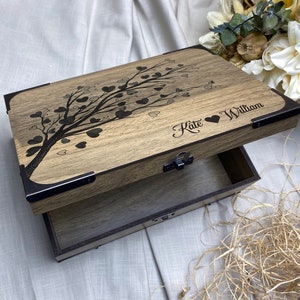 Boîte cadeau en bois, cadeau fait main personnalisé pour lui/elle, boîte en bois personnalisée vide de mariage, cadeau romantique vierge image 3