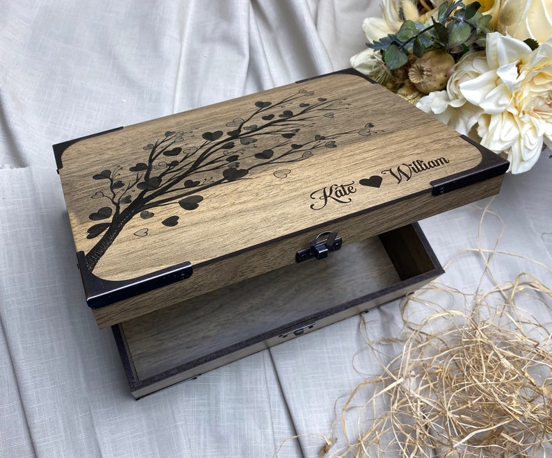 Caja de regalo de madera, recuerdo personalizado hecho a mano para él/ella, caja de madera personalizada vacía de boda, regalo romántico en blanco imagen 3