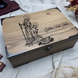 Caja de madera con versículos bíblicos de la Natividad personalizada: recuerdo católico personalizable, almacenamiento de rosarios, regalo de oración