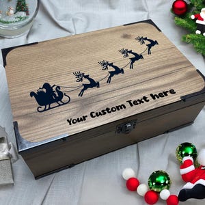 Scatola personalizzata per la vigilia di Natale con Babbo Natale e renne / Scatola dei ricordi personalizzata per bambini / Scatola dei ricordi in legno per i tesori delle feste