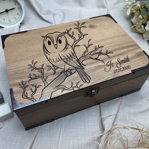 Caja de madera con forma de búho: caja de recuerdos personalizada, regalo navideño o pieza de arte decorativa