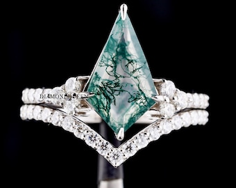 Moss Agate Kite Ring, 3.5 CT Moss Agate Kite Cut Engagement Ring, 14K Rose Gold Anniversary Ring, Kite cut Ring For Women, Kite cut ring set