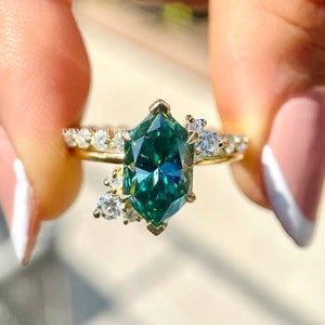 2.5 CT Dutch Marquise Cut Moissanite Engagement Ring 14K Yellow Gold Starburst Ring Blue Green Moissanite Diamond Ring Bridal Ring Set Gift