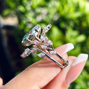 3 Ct pear Cut Blue Green Moissanite Diamond Ring Solid Gold Two Tone Ring Bridal Ring Set Engagement Ring Vine Ring pear Leaf wedding Band