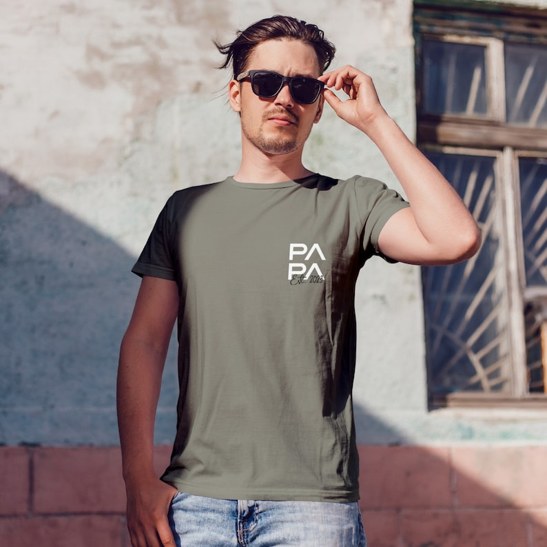 Papa T-Shirt khaki, personalisiert mit Namen Bild 3