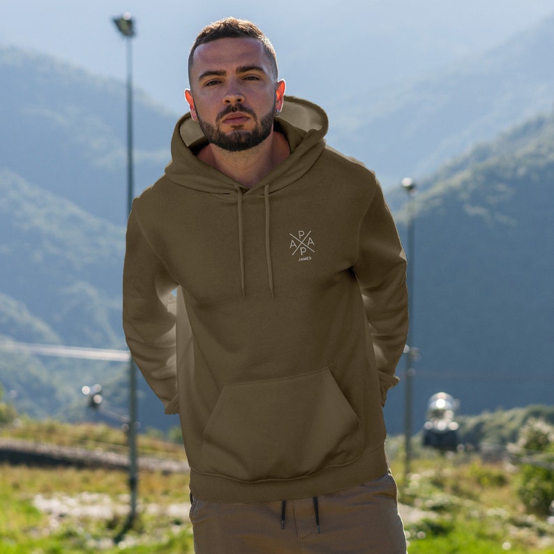 Papa Hoodie Kreuz oliv, personalisiert mit Name Bild 5