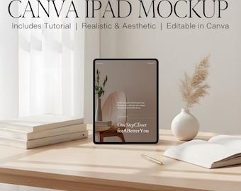 Op de afbeelding: Een iPad-mockup op een houten bureau. Het scherm toont een presentatie met de tekst "One Step Closer for A Better You". Er liggen boeken, een pen, een vaas met droogbloemen en een kleine vaas met groen. De tekst "CANVA IPAD MOCKUP" staat bovenaan.