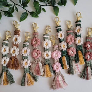 Macrame keyring, flower keyring, customisable keyrings, spring keyring