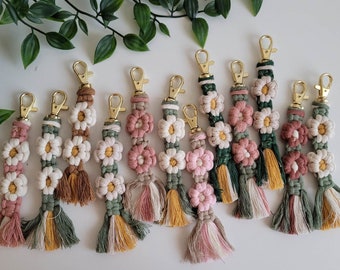 Macrame keyring, flower keyring, customisable keyrings, spring keyring