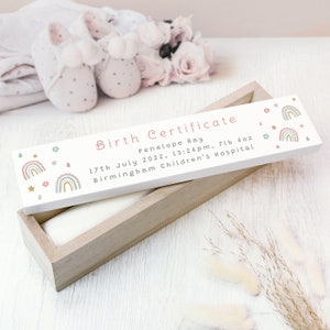 Gepersonaliseerde regenboog houten certificaathouder
