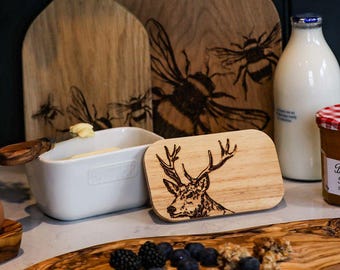 Burriera a forma di cervo blu o bianca / Burriera in rovere e ceramica / Decorazione per cucina in stile country / Portaburro rustico / Regalo per l'inaugurazione della casa
