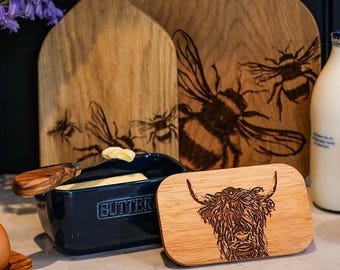 Blue or White - Selbrae House 'The Just Slate Company' Highland Cow Oak & Ceramic Butter Dish - Home Decor Gift - Country Home