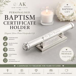 Peut inclure: Un porte-certificat de baptême argenté composé d'un tube cylindrique gravé On Your Baptism et d'une base rectangulaire avec les détails personnalisés Oscar Robert, Christened 08.01.2021, St Mark's Church, et Love Marc & Jenna.