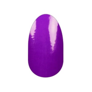 Puede incluir: Una sola botella de esmalte de uñas de forma ovalada con un color morado brillante.