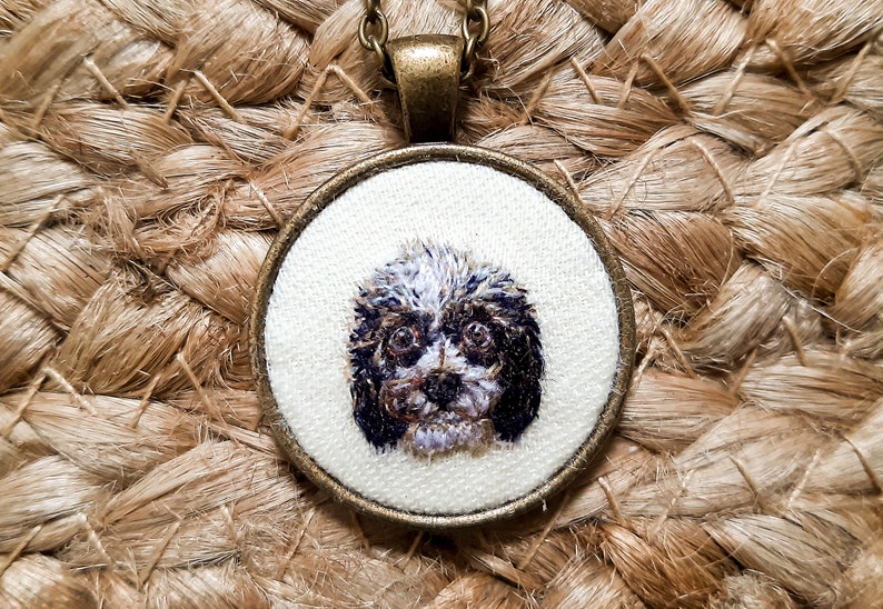 Custom pet portrait embroidery, personolised gift, pendant necklace with hand embroidery, pet lover gift, thread painting, animal art Bronze